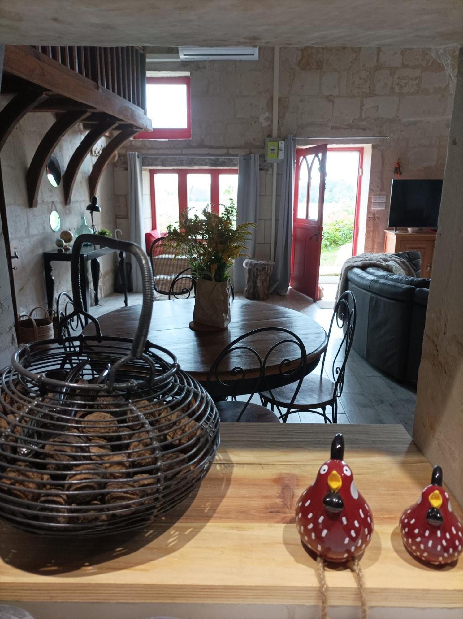 Gite Des Perreyeurs - Maison Troglodyte Avec Vue Sur Loire Montsoreau Zewnętrze zdjęcie