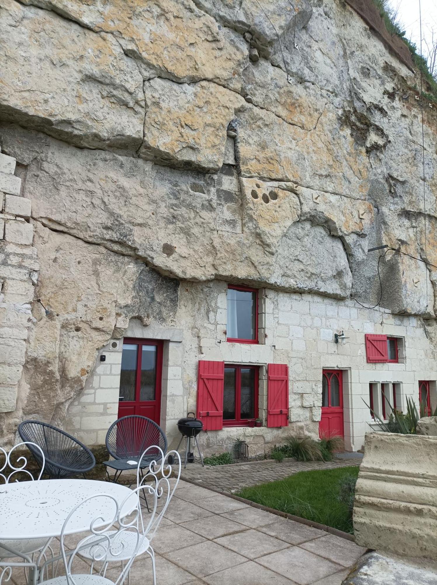 Gite Des Perreyeurs - Maison Troglodyte Avec Vue Sur Loire Montsoreau Zewnętrze zdjęcie