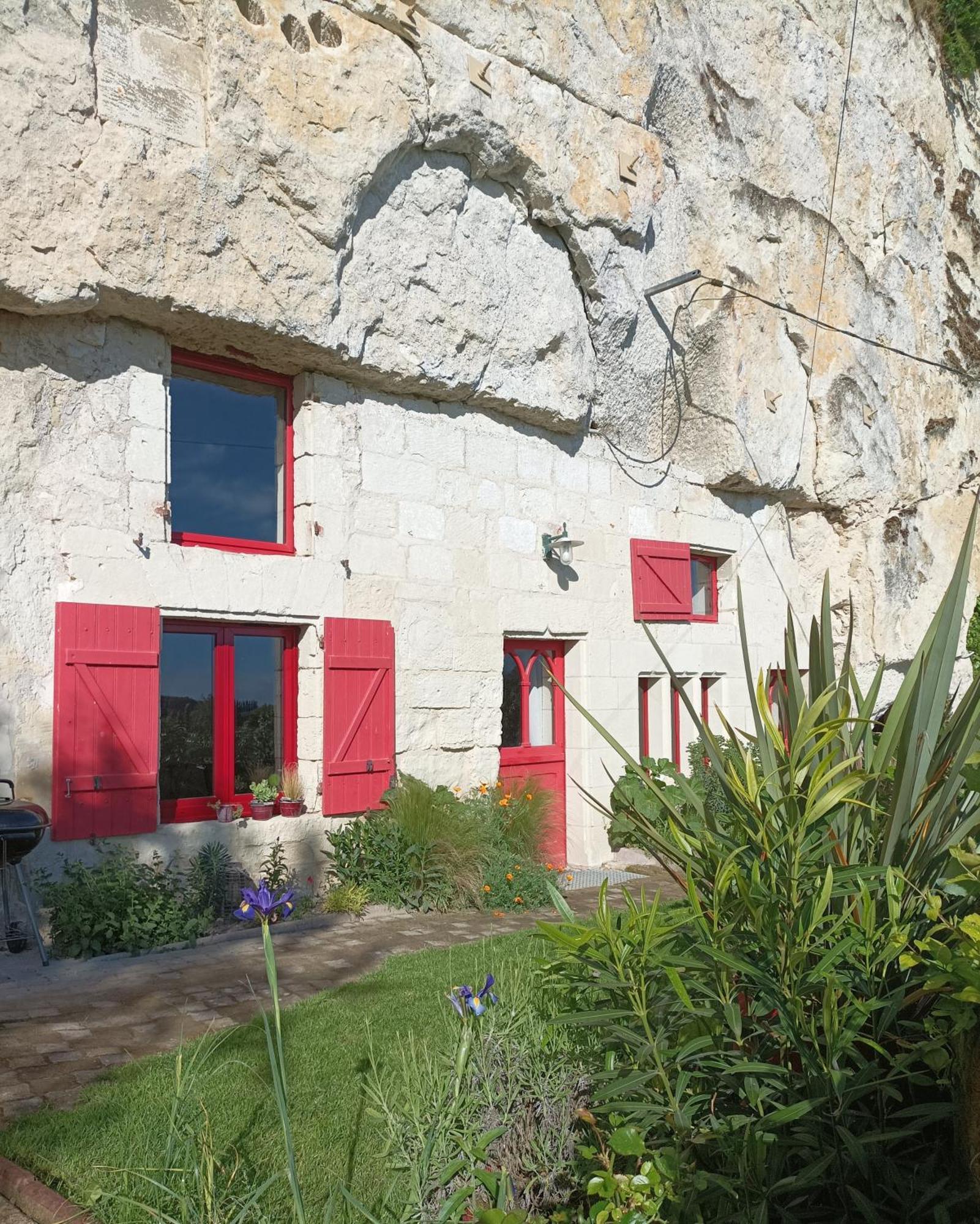 Gite Des Perreyeurs - Maison Troglodyte Avec Vue Sur Loire Montsoreau Zewnętrze zdjęcie